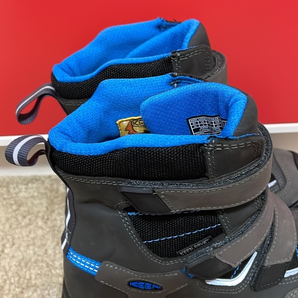 KEEN NWT little boy size 1 black, gray, and blue winter 3 strap velcro boots - Picture 9 of 11